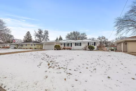 2818 Virginia Ave, Roseville, MN 55113