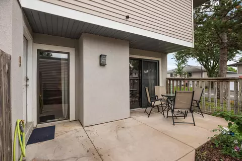 1253 Wagon Wheel Rd, Hopkins, MN 55343