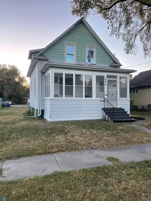 904 2nd St N, Fargo, ND 58102