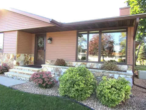 749 Birch St, Dawson, MN 56232 photo 3
