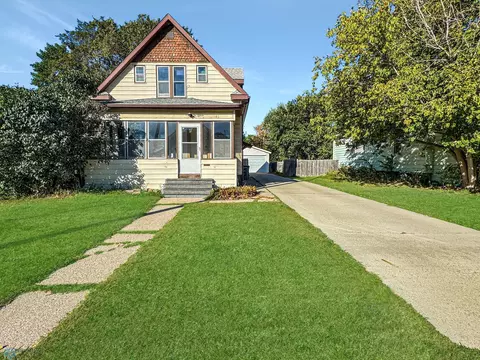 215 11th St N, Moorhead, MN 56560