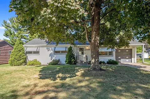 1165 Ruggles St, Roseville, MN 55113