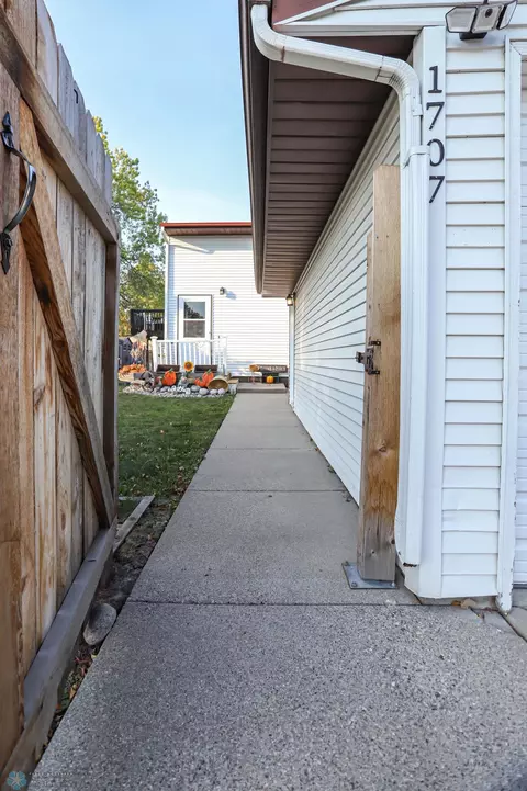 1707 25th Ave S, Fargo, ND 58103
