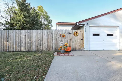 1707 25th Ave S, Fargo, ND 58103 photo 3