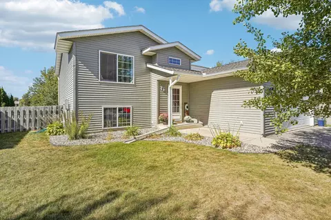 615 Texas Ave NW, Hutchinson, MN 55350