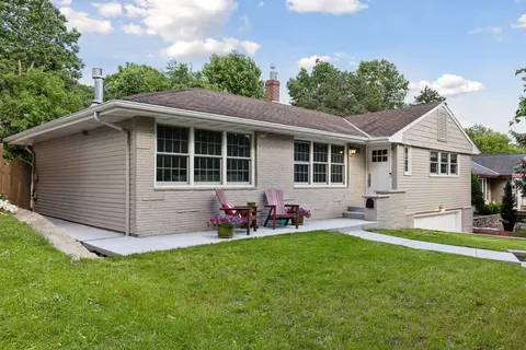 1060 Prior Ave S, Saint Paul, MN 55116