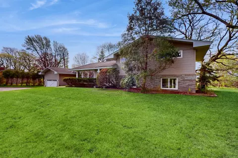 2261 Overlook Cir, Bloomington, MN 55431