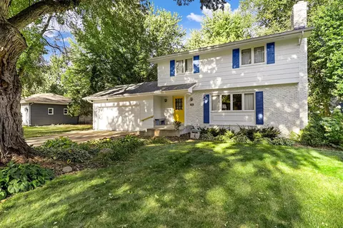 6912 Hickory Dr NE, Fridley, MN 55432