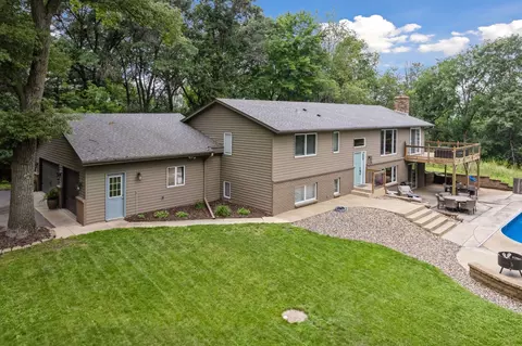 424 Park Ln, Hudson, WI 54016