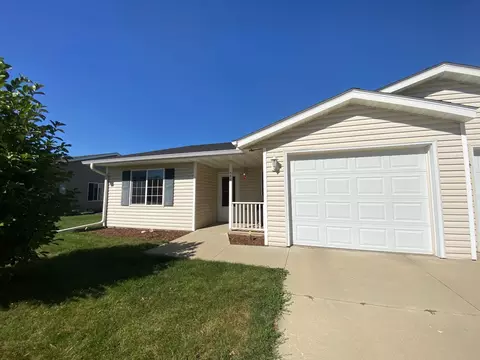 424 7th St SW, Pine Island, MN 55963