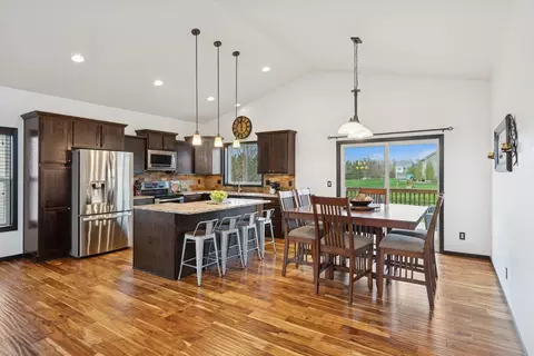 9205 198th St W, Lakeville, MN 55044