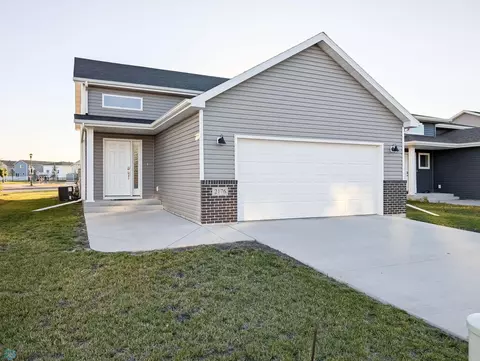 2176 Dock Dr W, West Fargo, ND 58078