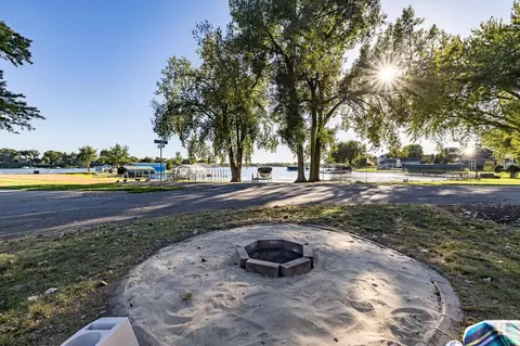 6790 Manor Dr, Mound, MN 55364