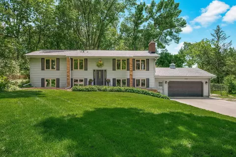 15801 Oak Ridge Rd, Eden Prairie, MN 55346