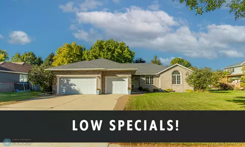 3307 River Dr S, Fargo, ND 58104