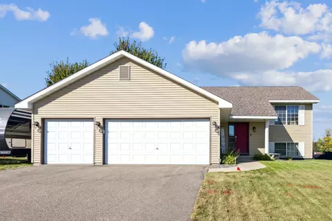 816 S Maple St, Belle Plaine, MN 56011