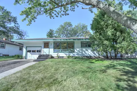 2855 Matilda St, Roseville, MN 55113