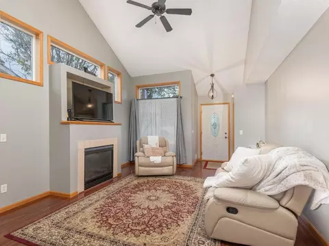 1663 Delaney Ln, Shakopee, MN 55379 photo 3