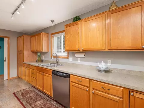 1663 Delaney Ln, Shakopee, MN 55379 photo 11