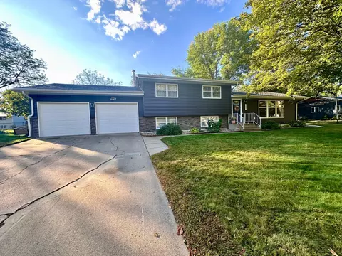 1507 Westwood Dr, Marshall, MN 56258