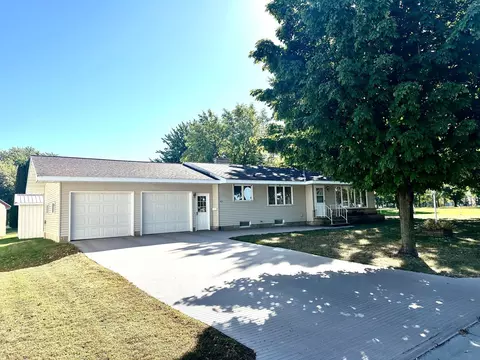 423 Washburne Ave, Paynesville, MN 56362