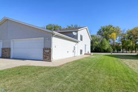 1673 6th St W, West Fargo, ND 58078