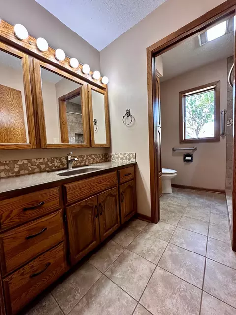 203 Deschepper Ct, Marshall, MN 56258 photo 10