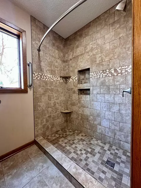 203 Deschepper Ct, Marshall, MN 56258 photo 11