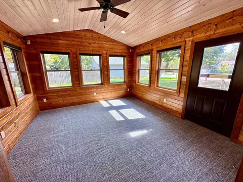 203 Deschepper Ct, Marshall, MN 56258 photo 7