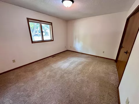 203 Deschepper Ct, Marshall, MN 56258 photo 16