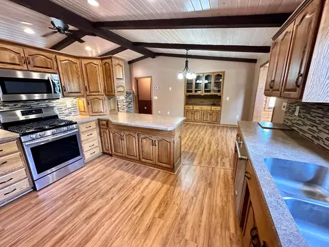 203 Deschepper Ct, Marshall, MN 56258 photo 6