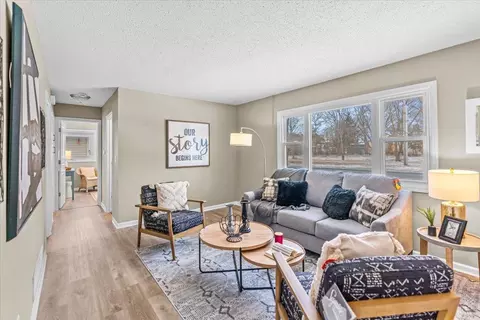 4241 Rahn Rd, Eagan, MN 55122