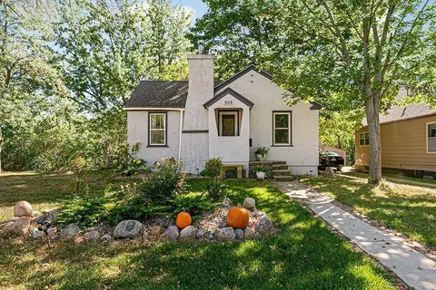905 S Front St, Saint Peter, MN 56082