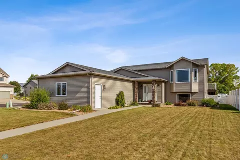 4708 44th St S, Fargo, ND 58104