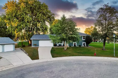 921 Oriole Dr, Apple Valley, MN 55124
