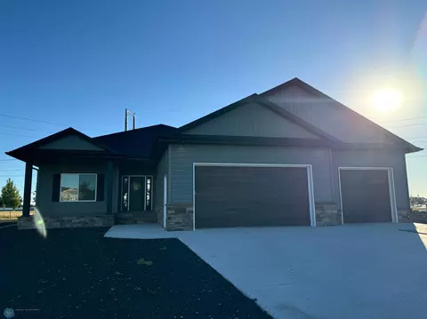 5733 Wildflower Dr S, Fargo, ND 58104