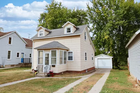 210 Elm St NE, Sleepy Eye, MN 56085