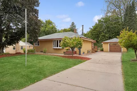 2119 Avon St N, Roseville, MN 55113