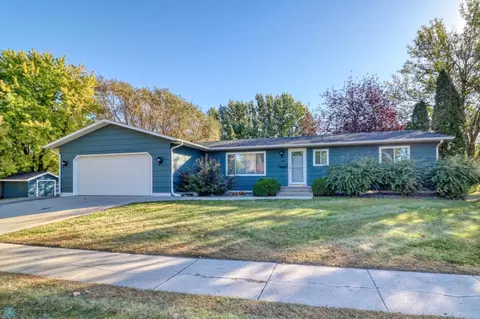 3714 17th St S, Fargo, ND 58104