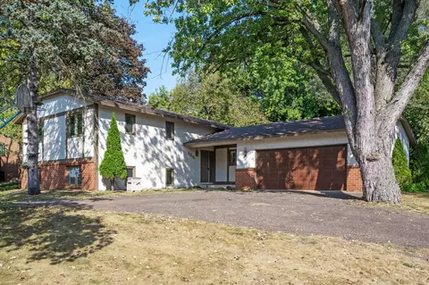 8215 Riverview Ter NE, Minneapolis, MN 55432