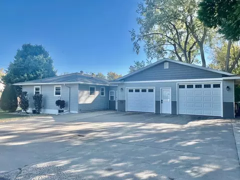 211 Herbert St S, Waterville, MN 56096