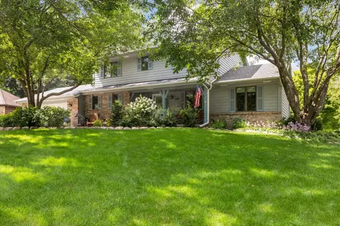 1162 Tiffany Cir S, Eagan, MN 55123