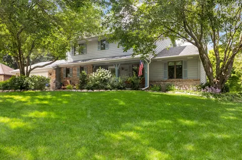 1162 Tiffany Cir S, Eagan, MN 55123