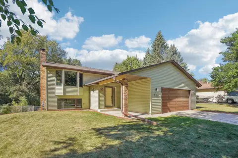4707 Walden Dr, Eagan, MN 55122