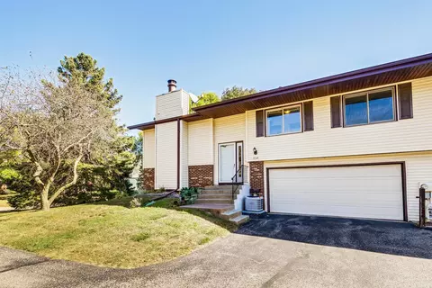 932 Heritage Ct W, Vadnais Heights, MN 55127