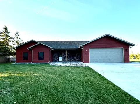 508 Washington St SE, Warroad, MN 56763