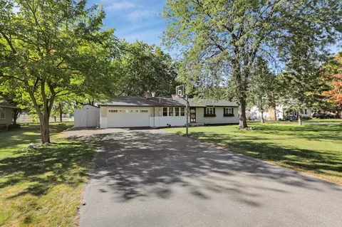 1725 Howard Ave, Maple Plain, MN 55359