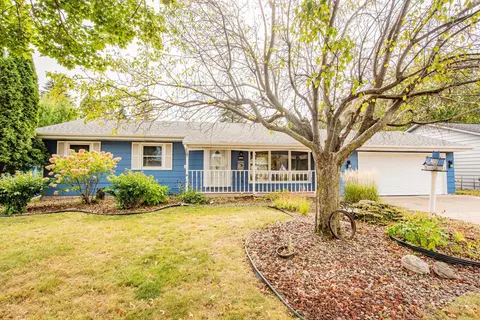 2120 Beam Ave, Maplewood, MN 55109