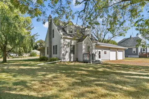 301 E Woodman St, Jeffers, MN 56145