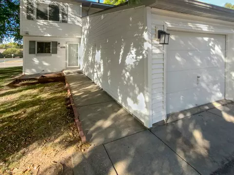 699 E Burnsville Pkwy #17, Burnsville, MN 55337
